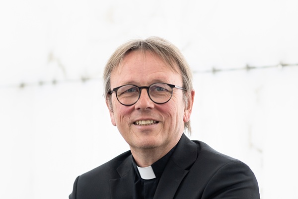 Brustbild Karl Jüsten