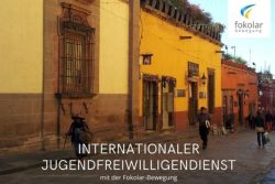 Häuserfront in gelb